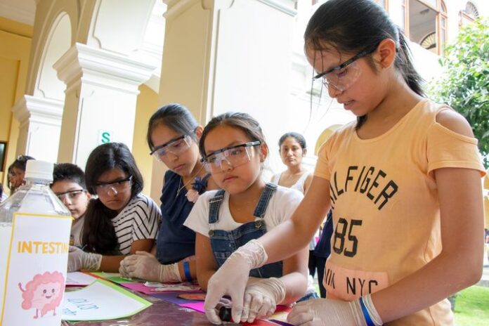 Presentan lineamientos para promover participación de la mujer en ciencia, tecnología e innovación
