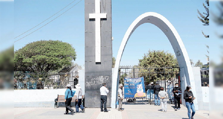 Arequipa: Vuelven las flores al cementerio La Apacheta para las visitas a familiares