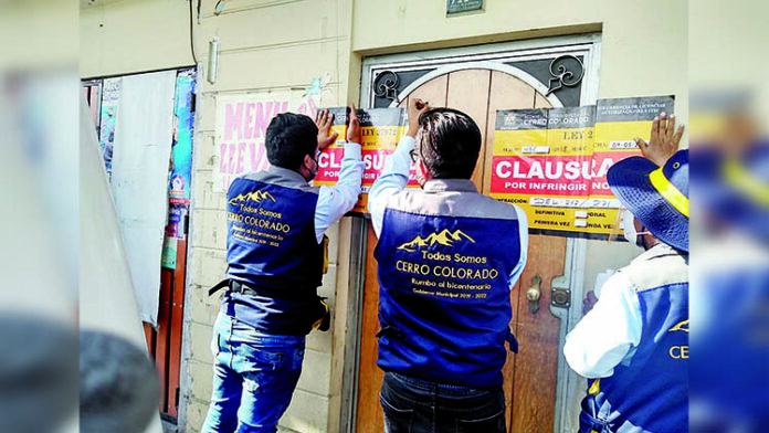 Clausuran y multan 35 bares informales que operaban en Cerro Colorado