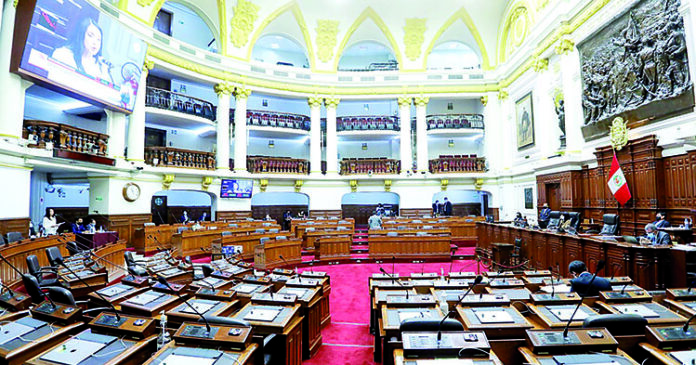 Congreso aprueba ley que permite el retiro de hasta S/ 17 600 (4UIT) de las AFP