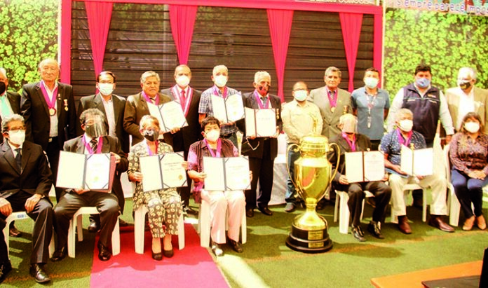 El orgullo dorado de Arequipa Se recordó a campeones del FBC Melgar 1971 1