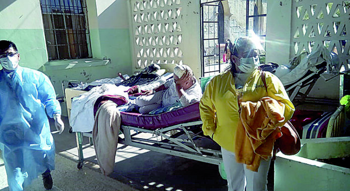 Internos de Hospital Goyeneche en vigilancia externa tras hallar casos de Covid