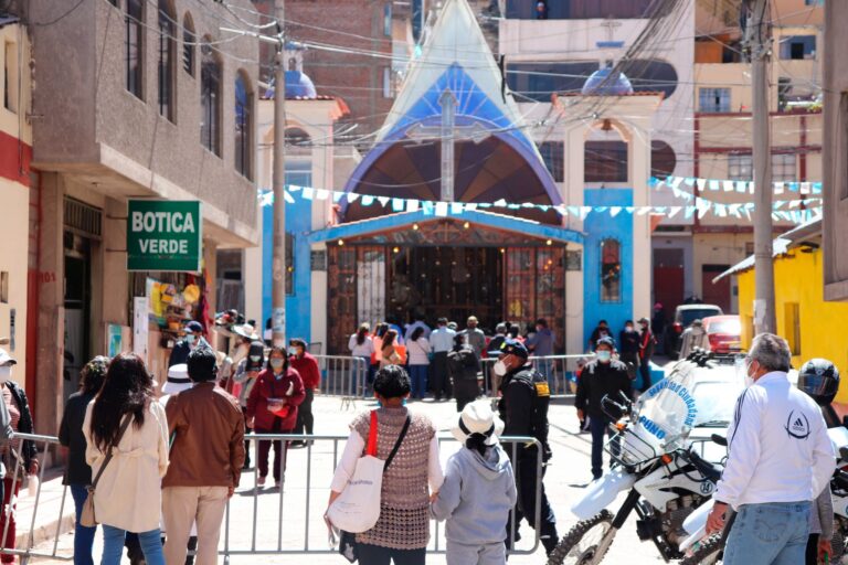 Feria de alasitas se vive en tiendas a causa de la pandemia