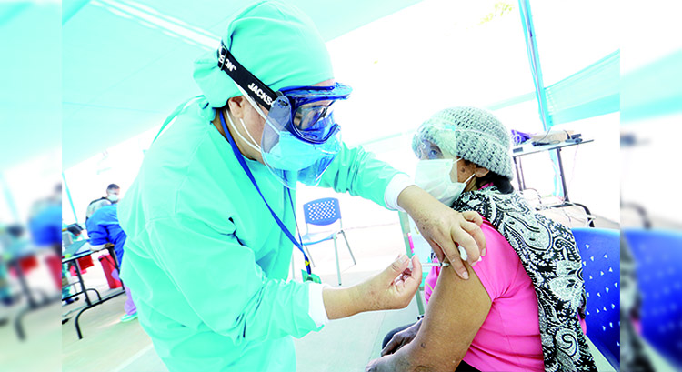 Solo el 4% de la población vulnerable de Arequipa fue vacunada contra la Covid