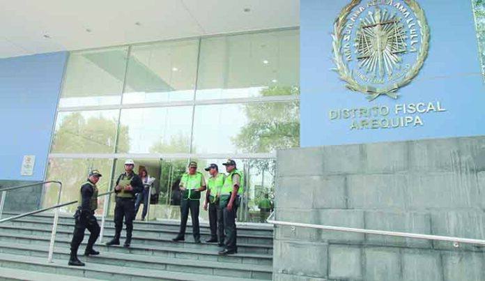 Abogados denuncian a titulares de Salud por omitir acciones contra la Covid en Arequipa