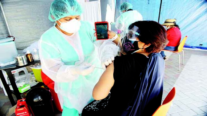Desde hoy vacunan a mayores de 50 y 60 años en 20 distritos de la región Arequipa