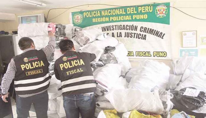 En carretera Puno-Laraqueri, incautan ropa 'cachina' valorizada en más de 10 mil soles