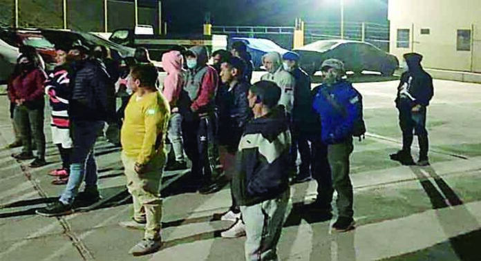 Intervienen a 33 varones en búsqueda de sujeto que acuchilló a joven en Secocha