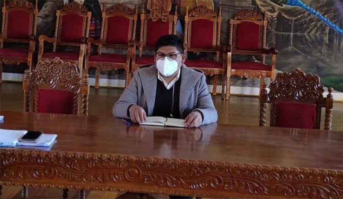 Puno: Piden destitución de director de Red de Salud de Lampa por abuso de autoridad