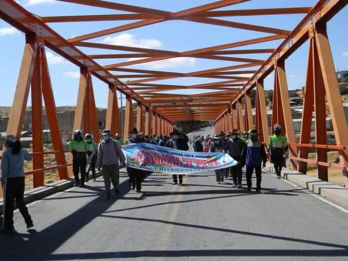 Aimaras emprenden marcha de sacrificio en rechazo a proyecto Vilachayllani