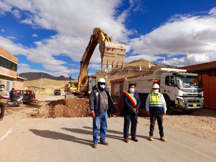 Inician ejecución de carretera que conectará vía binacional al distrito de Huacullani