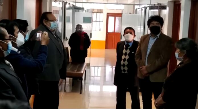 PUNO: Walter Oporto deja la Dirección de Salud y excandidato al Congreso ocupa su lugar