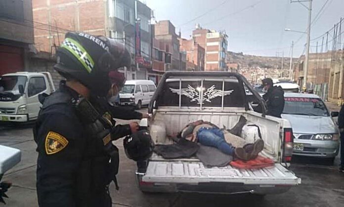 Puno: Mujer es hallada inconsciente y con los pantalones desabrochados