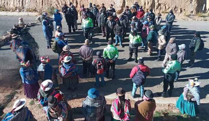 Huancané: Pobladores protestan por suba de pasajes en la ruta Juliaca - Pusi