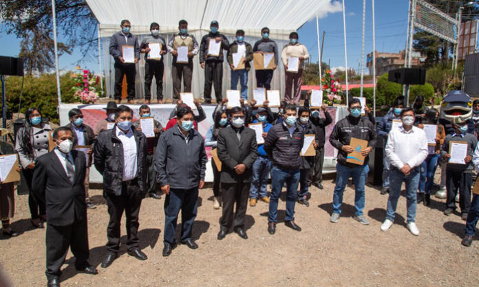 Puno: Entregan títulos de sanidad a productores de trucha de la región
