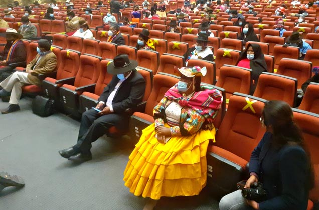 Líderes indígenas exigen inclusión de lenguas originarias en currícula e interpretes en instituciones