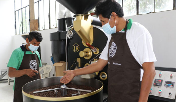 Cooperativa cafetalera recibió módulo de procesamiento de café por su 55 aniversario