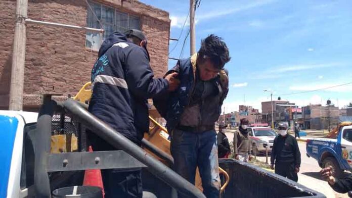 Juliaca: Turba golpea a sujeto que pretendió hurtar 3 mil soles a una mujer