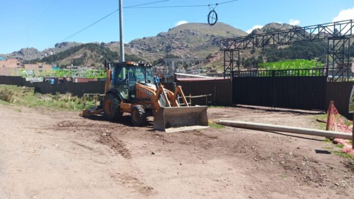 Vecinos de Jayllihuaya denuncian extracción de bienes de obra del hospital regional MNB