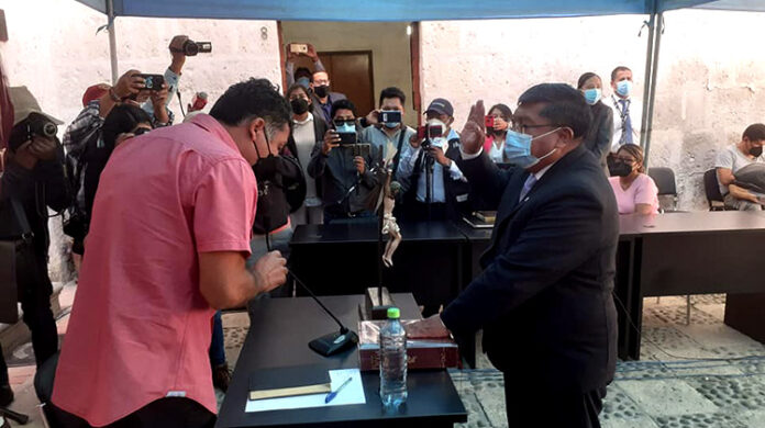 Hancco preside el consejo regional pese a su cercanía con la gobernadora (e)