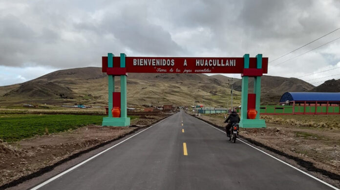 Inauguran carretera Lacahaqui que beneficiará a 3 mil familias de Huacullani