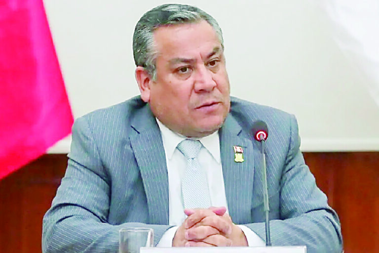 Adrianzén rechazó fotos filtradas