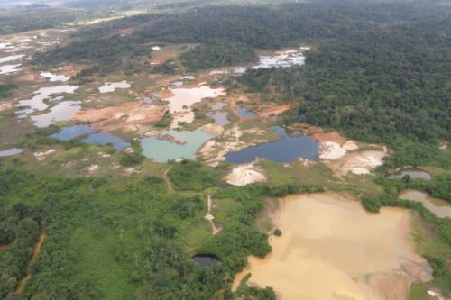 Los impactos de la minería ilegal ya se ven como graves violaciones a los derechos humanos, sostiene el estudio 'La Amazonía saqueada'.