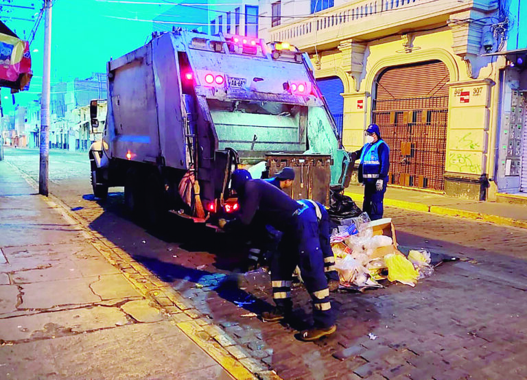 Se recolectó cuarenta toneladas de basura