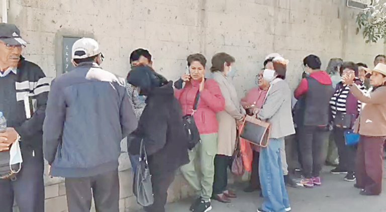 Pésima atención de EsSalud a asegurados