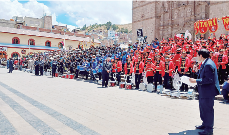 Colegios saludan también a Puno por su aniversario
