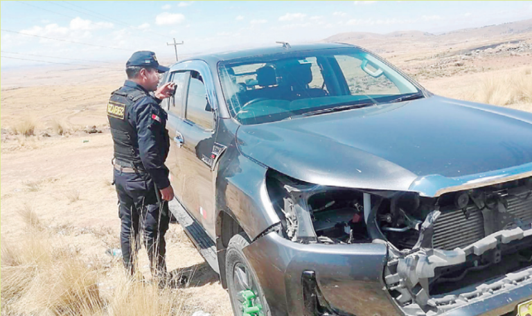 Puno: “Buitres” desmantelan camioneta