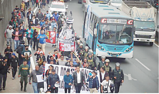 Dina Boluarte y aliados de miedo por el paro