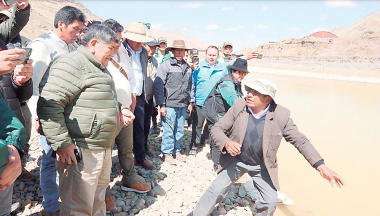 En Puno y Arequipa estados de emergencia son un saludo a la bandera