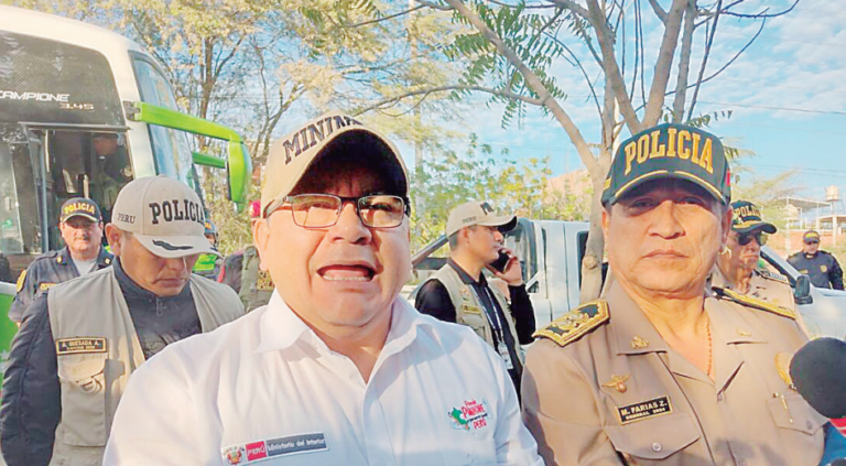 Ministro Santiváñez no piensa renunciar