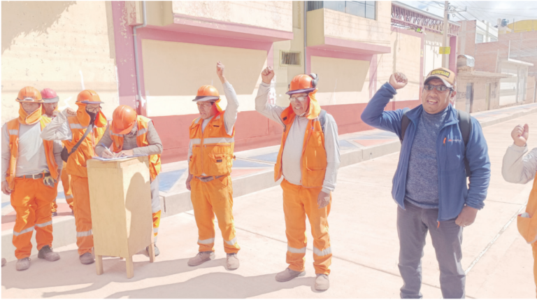 San Román: obreros paralizan labores por falta del pago de sus salarios