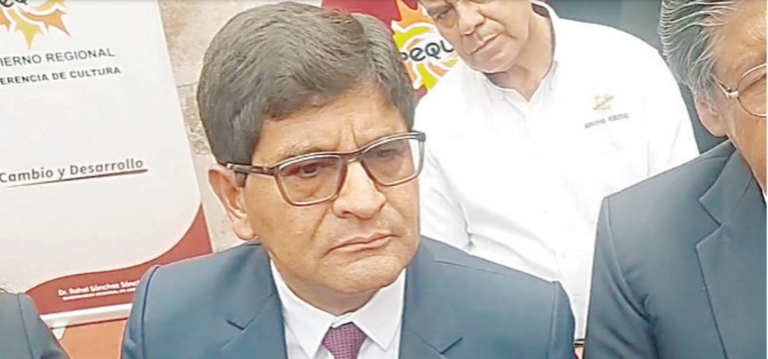 Gobernador de Arequipa Rohel Sánchez evita hablar de los escándalos de su gestión