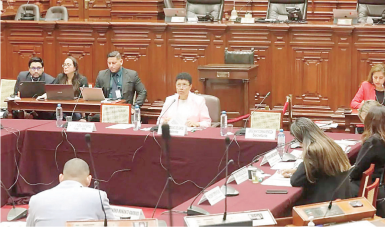 Congreso mantiene vigencia de movimientos regionales y rechaza reelección de autoridades