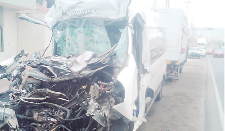 Arequipa: cuatro muertos y 14 heridos deja colisión entre vehículos