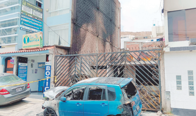 Arequipa: delincuente incendia autos y vivienda en Miraflores