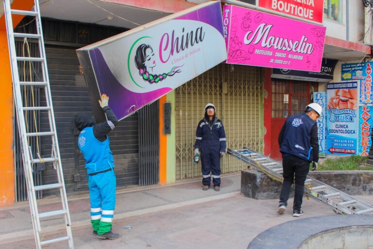 Juliaca: Decomisan letreros publicitarios que invadían vías