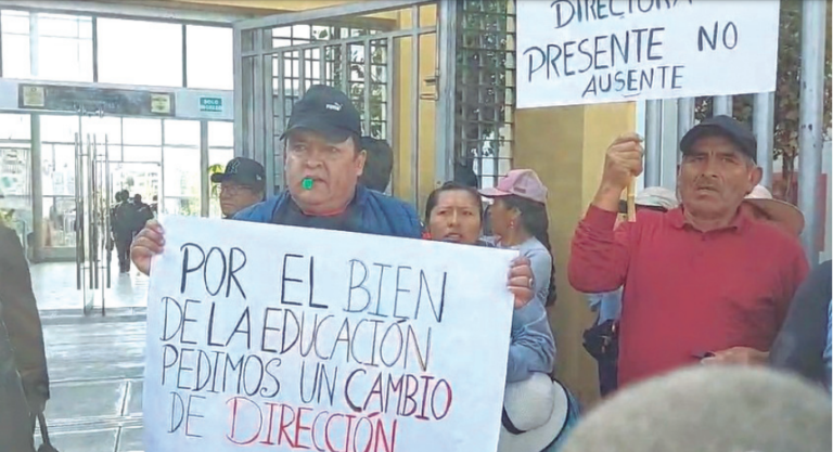 Arequipa: padres piden retirar a directora de la “I”