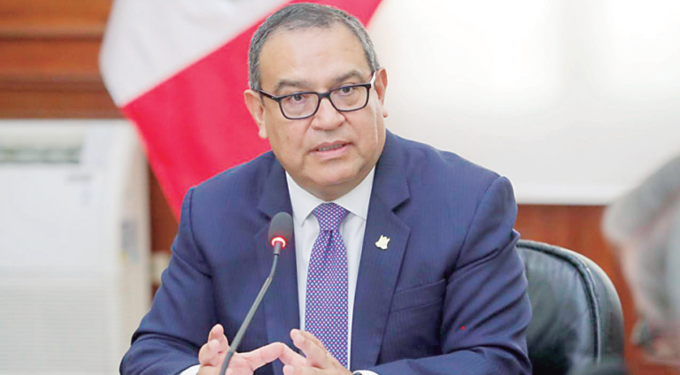 Otárola confirma operación a Boluarte