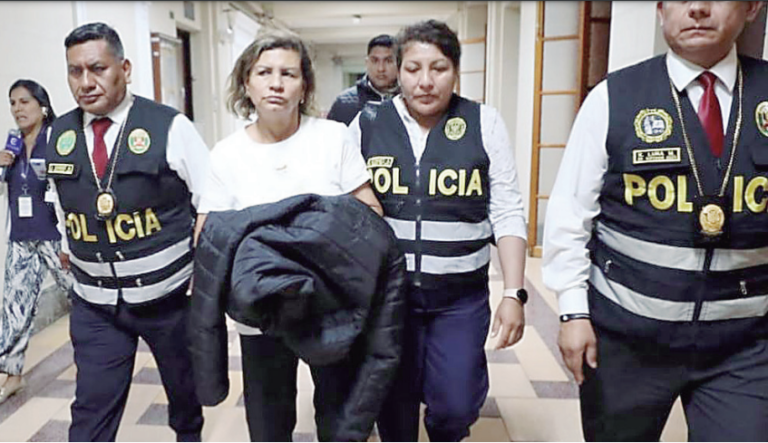 Fiscal Peralta se entrega a la justicia