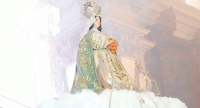 Lampa a los pies de La Inmaculada