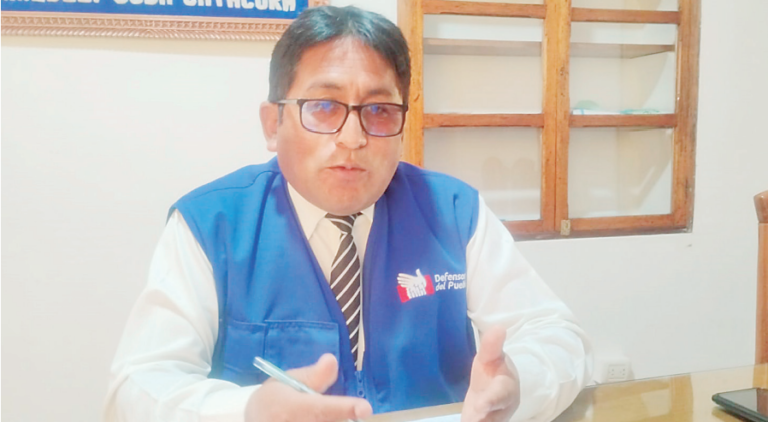Graves deficiencias en el primer día de clases en Juliaca