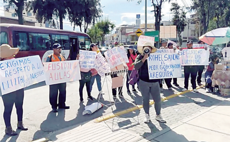 Asaltan a alumna del colegio Arequipa