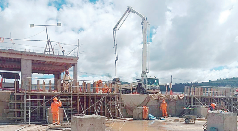 Puno: seis ampliaciones y S/ 20 mlls. de más en hospital de Huancané Lucio Aldazábal