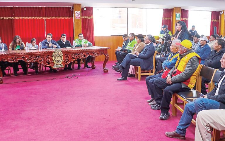 Coprosec termina siendo otro saludo a la bandera en Juliaca