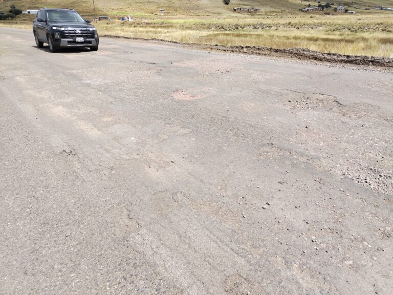 Carretera Puno-Moquegua llena de “cráteres”