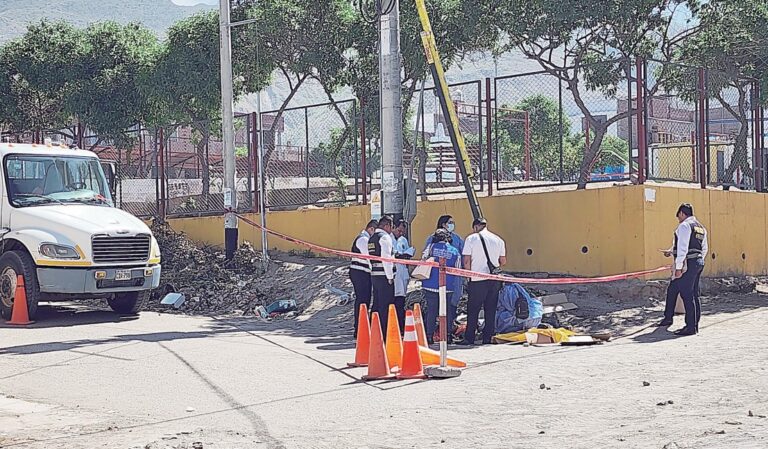 Arequipa: un obrero de SEAL muere electrocutado en un poste